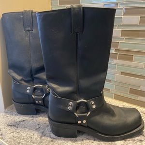 Boulet biker boots, size 6 fits like a ladies 7.5